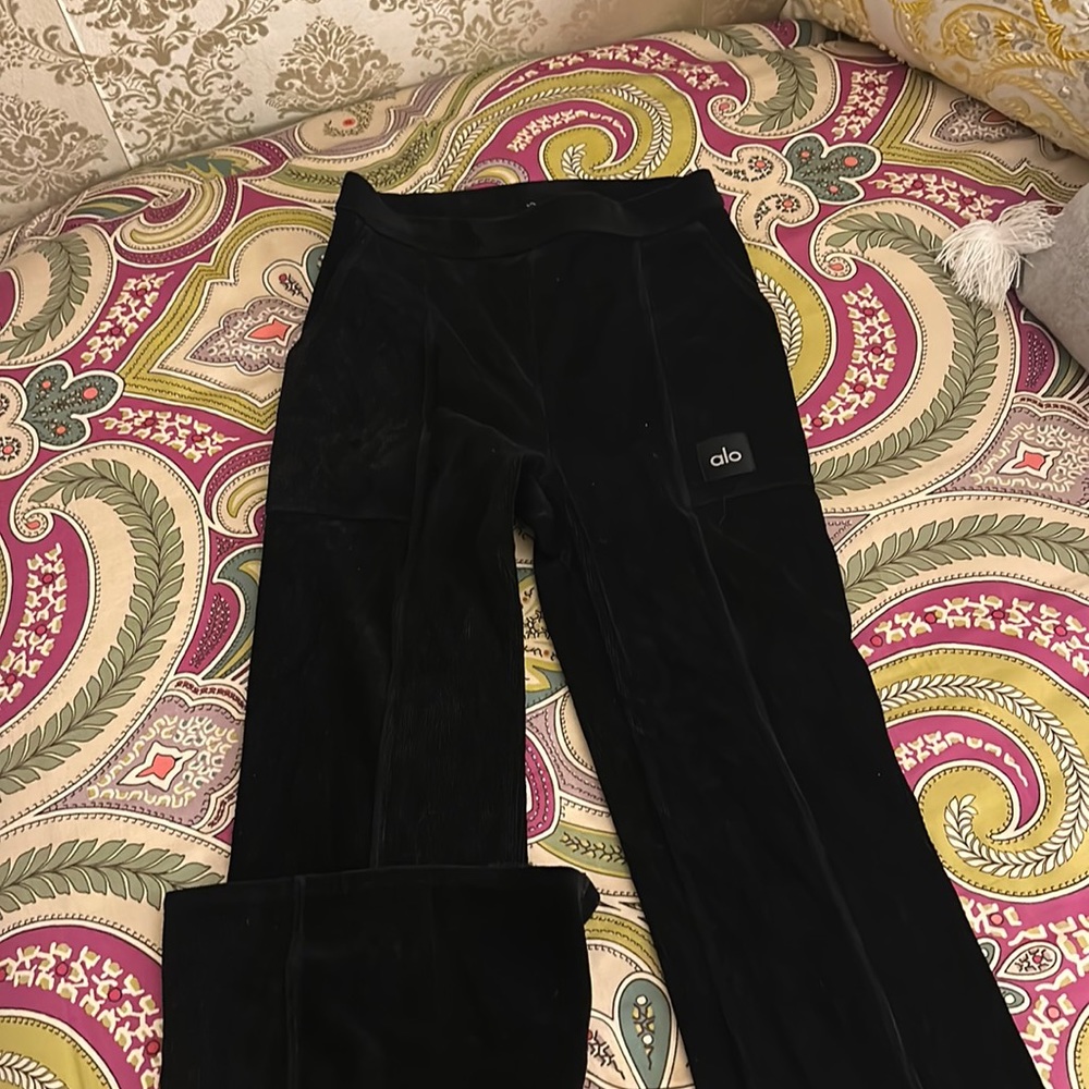 Alo corduroy black pants. From their fall collection last year. Size M.